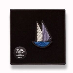 MACON ET LESQUOY | LAPEL PIN | SAIL BOAT